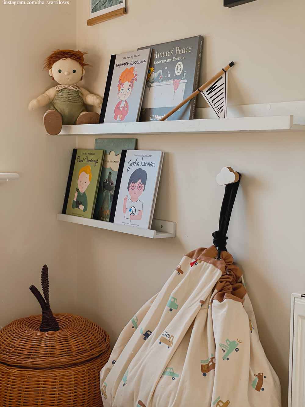 Play&Go storage bag and play mat, print big cars, closed, hanging on wall