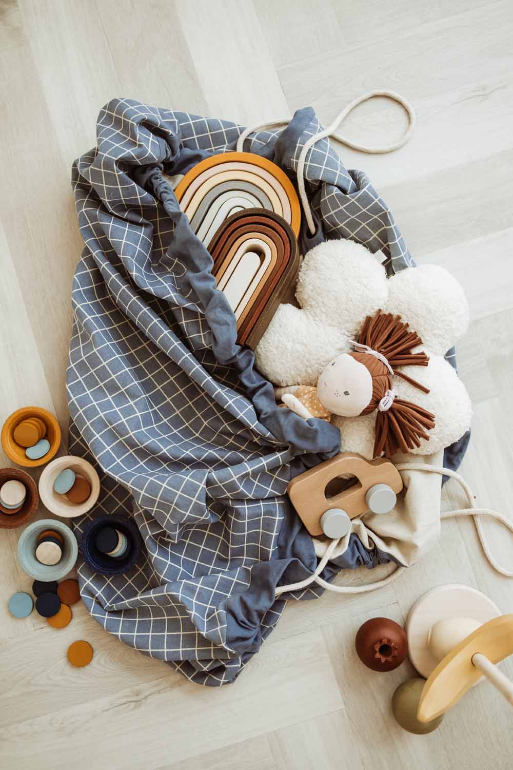 Organic grid blue storage bag