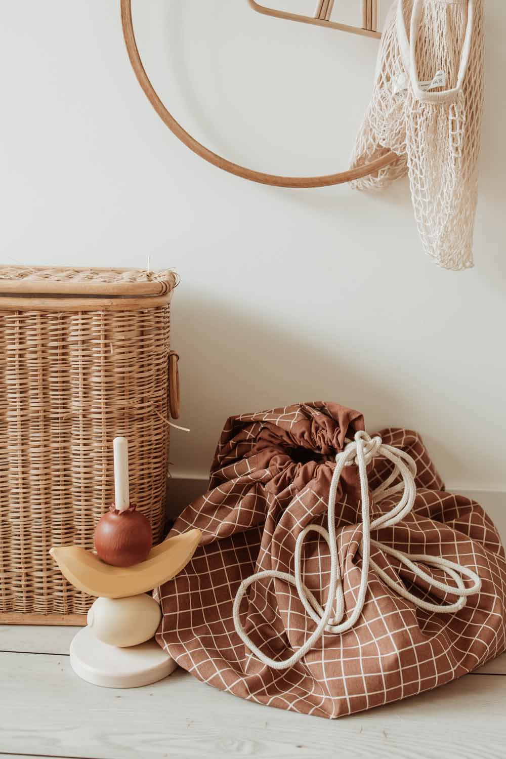 Organic grid brown storage bag