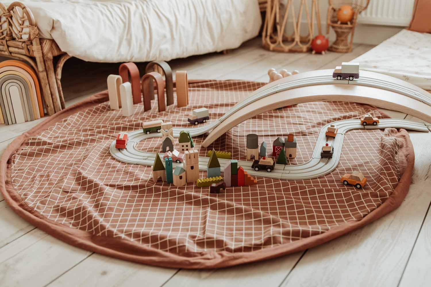 Organic grid brown storage bag