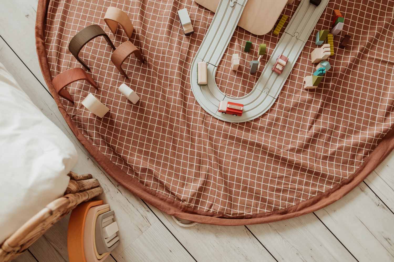 Organic grid brown storage bag