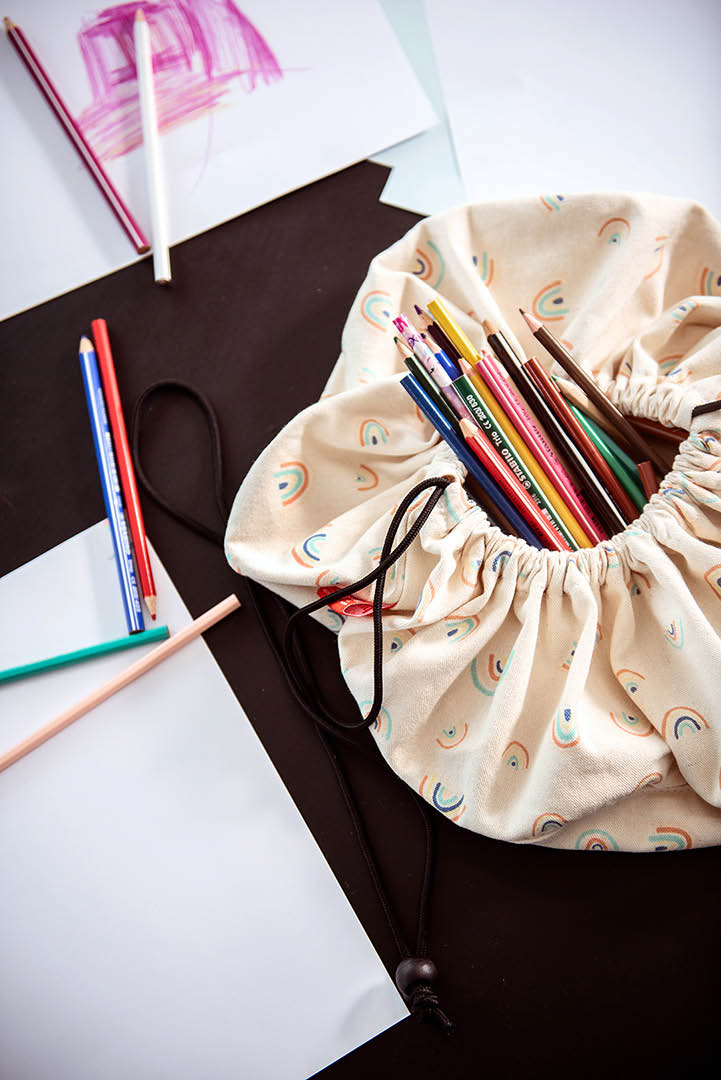 Play&Go mini storage bag, print rainbow, bag filled with pencils