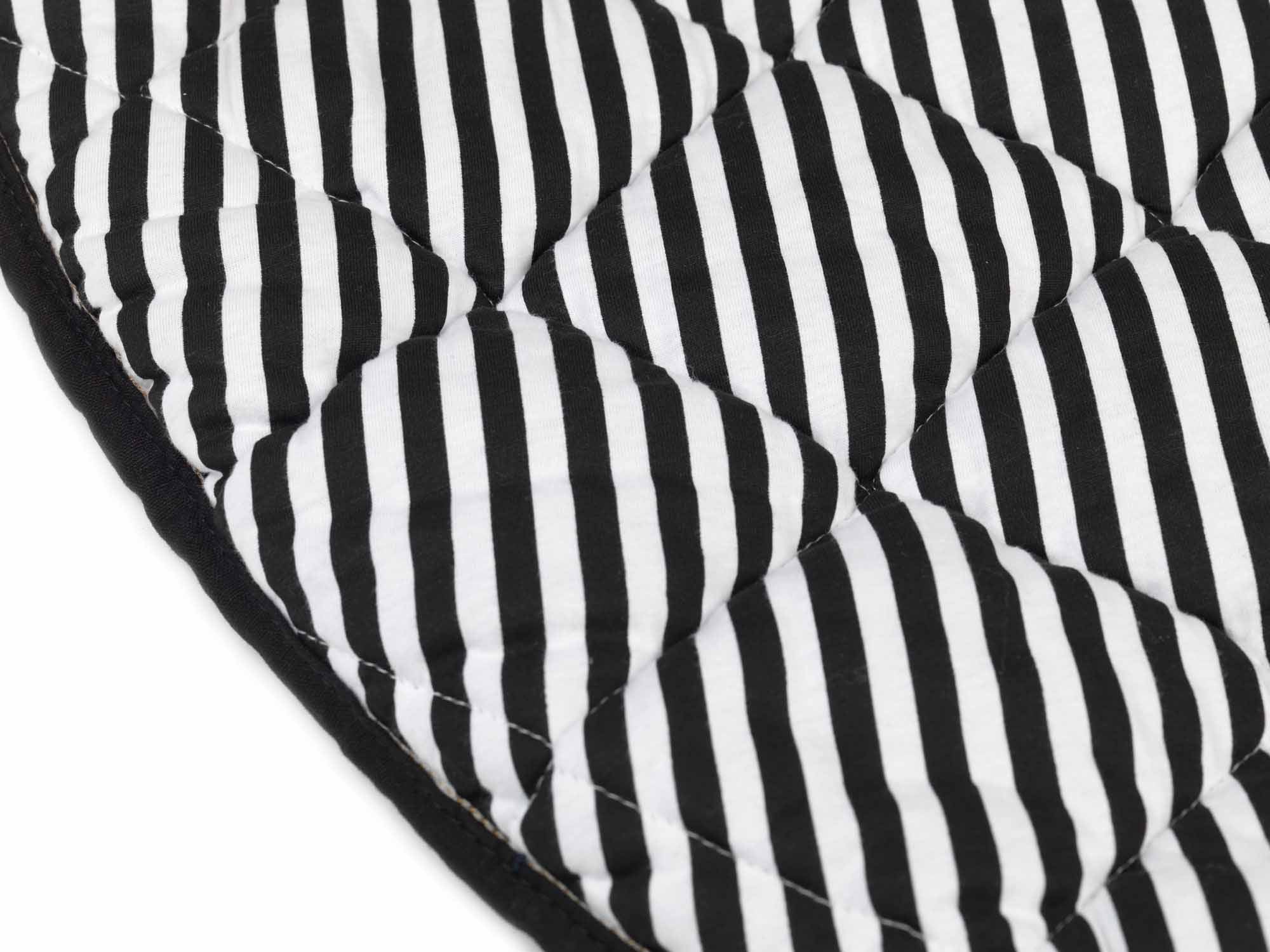 detail picture play&Go storage bag and soft padded baby play mat, black and white stripes