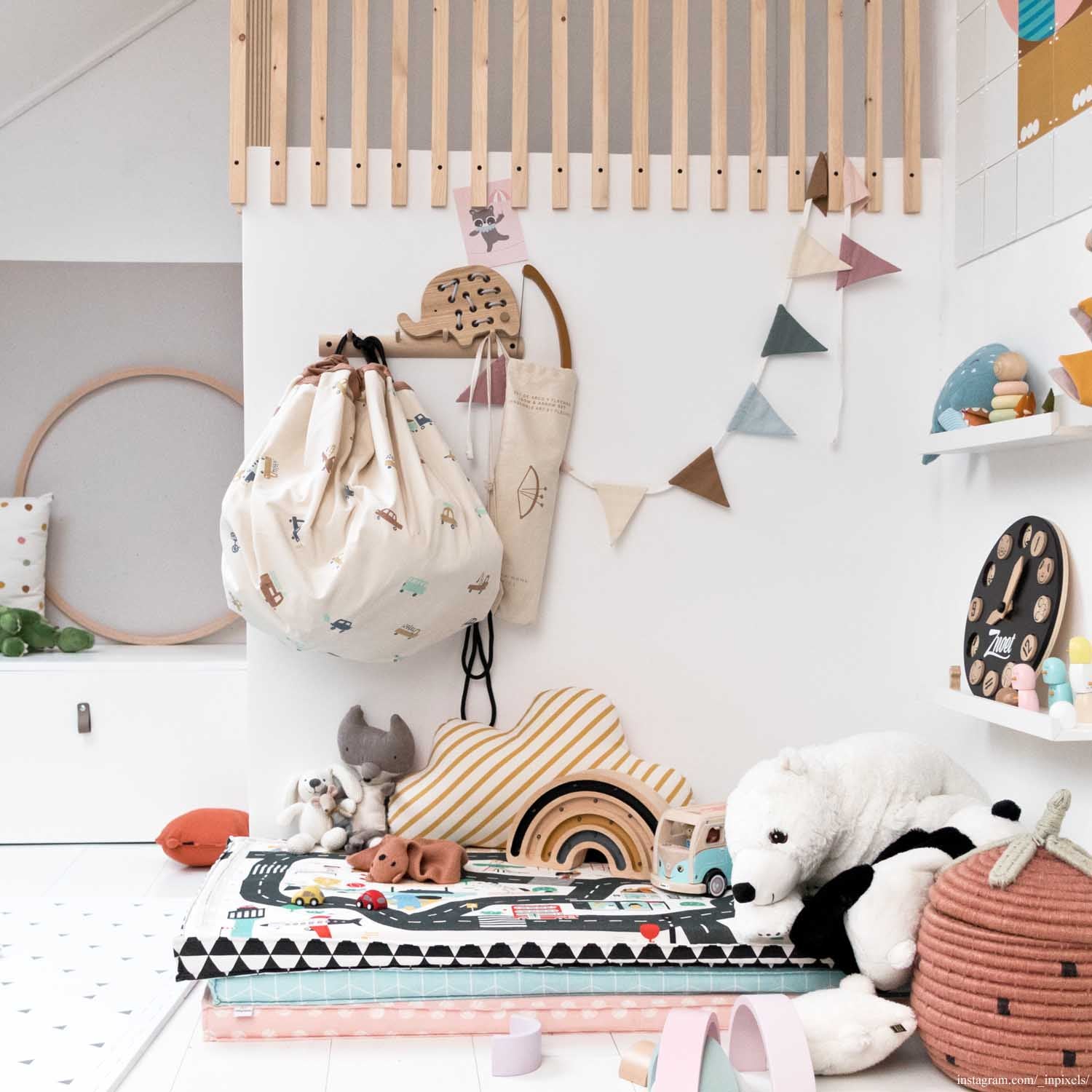 Play&Go storage bag and play mat, print big cars, kidsroom, hanging on coat rack