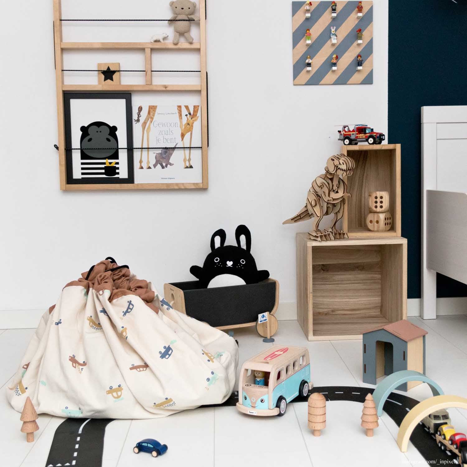 Play&Go storage bag and play mat, print big bars, closed, kidsroom with toys