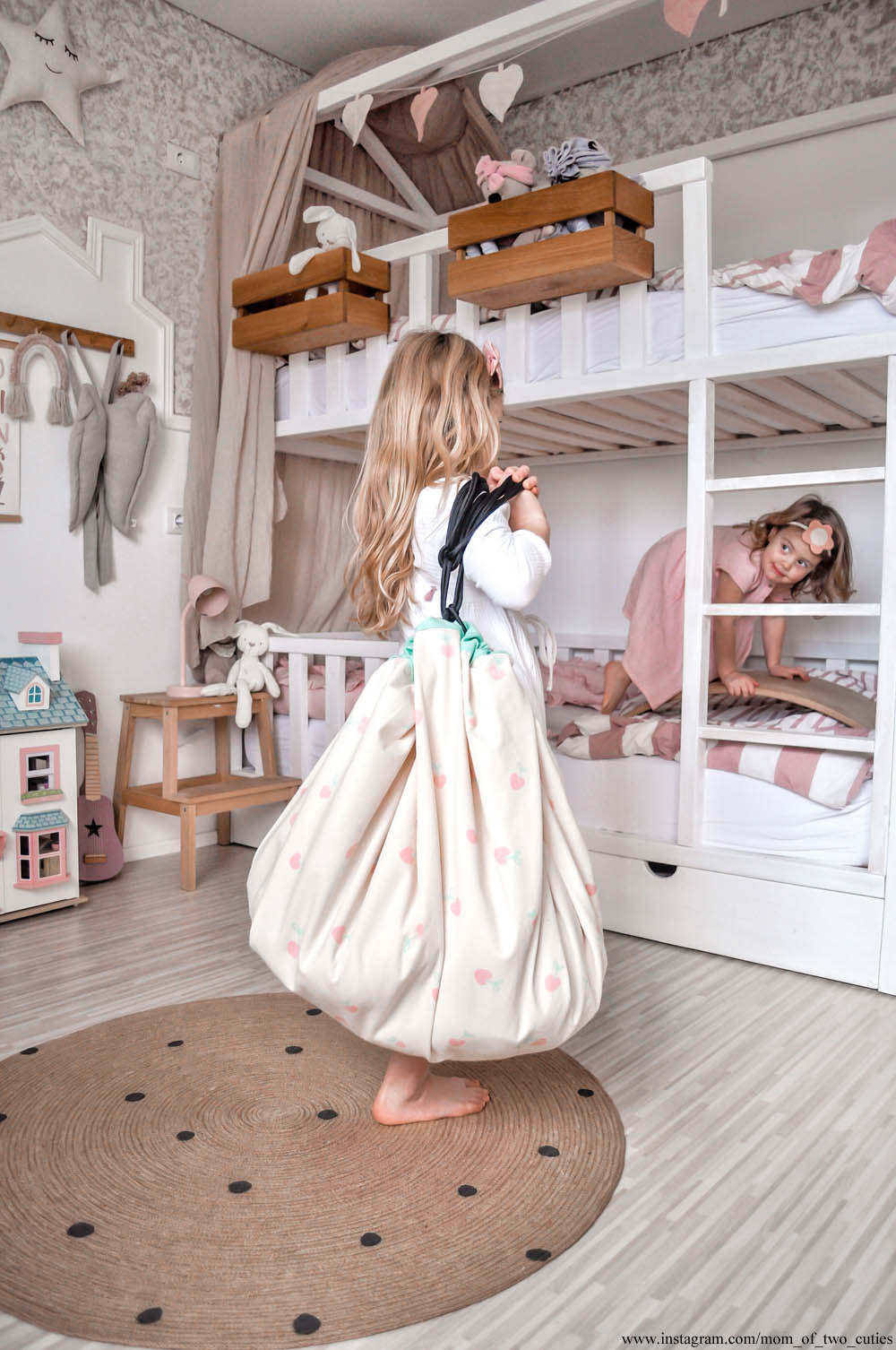 Play&Go storage bag and play mat, print cherry love, girl on bed and other girl carying the bag