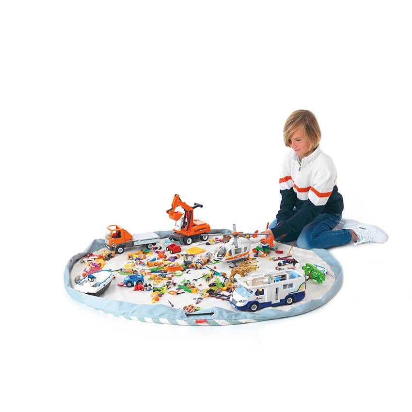 Play&Go mat spread out flat, covered in toys